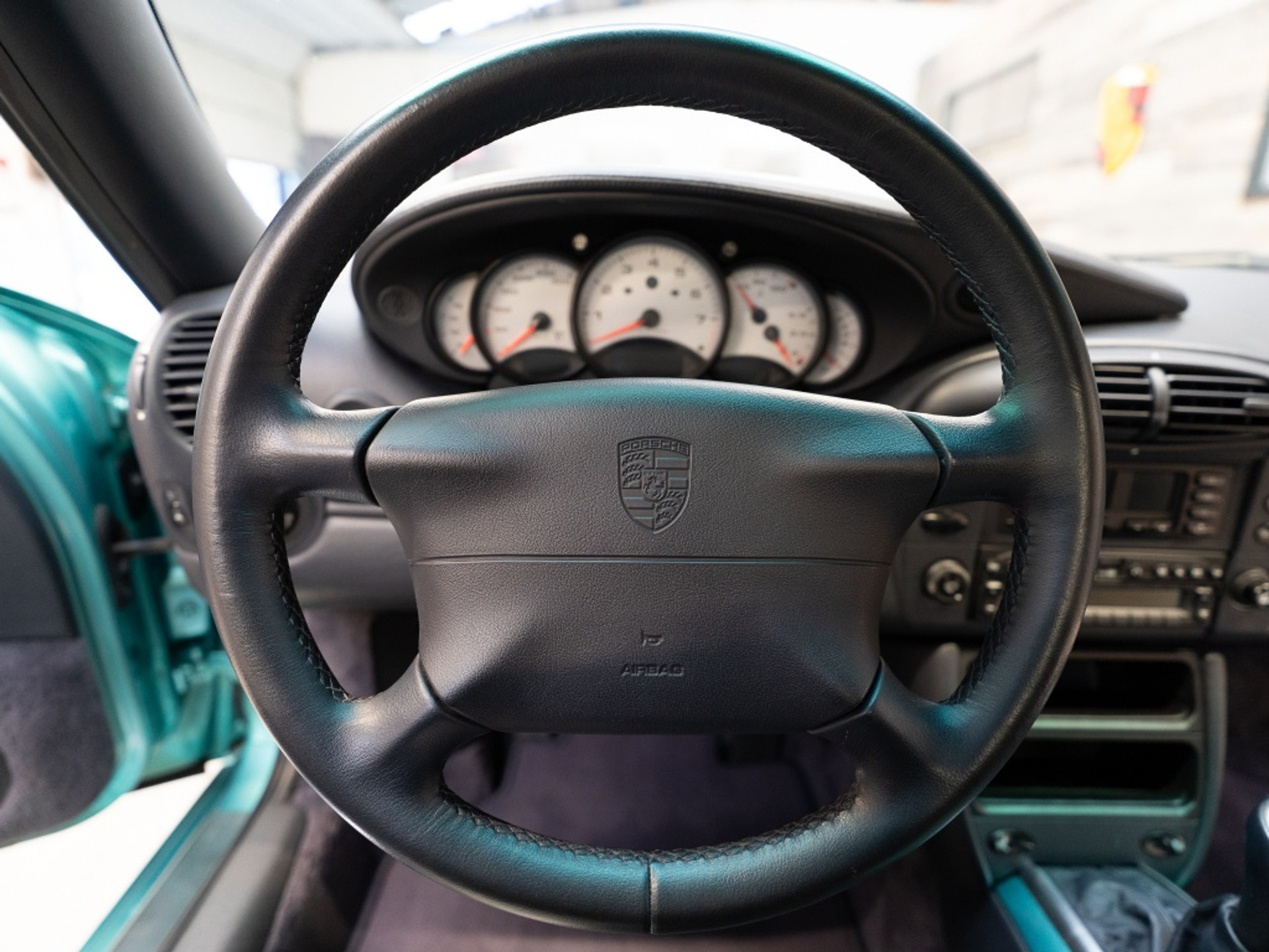 42823807-11.jpg