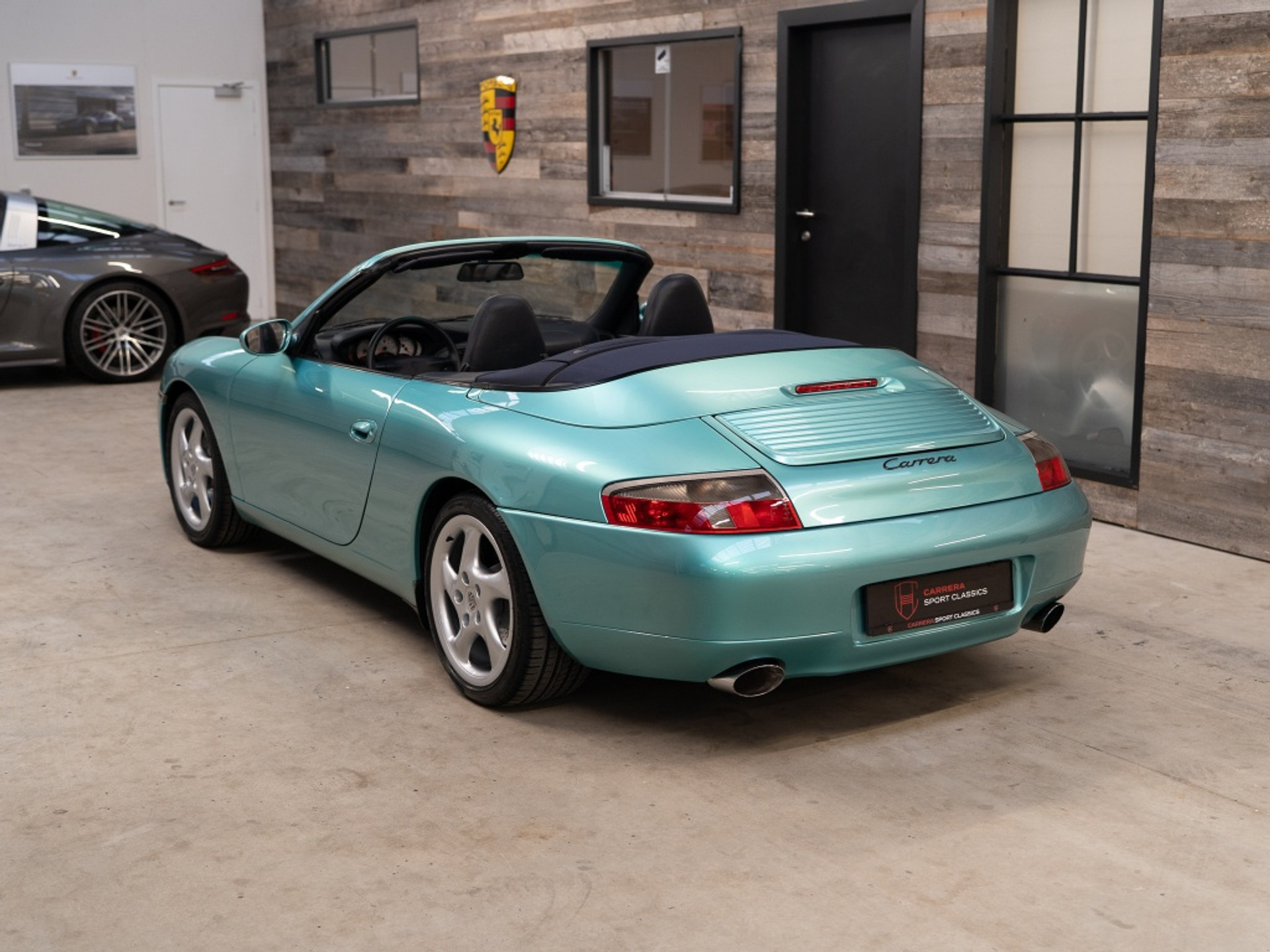 42823807-4.jpg