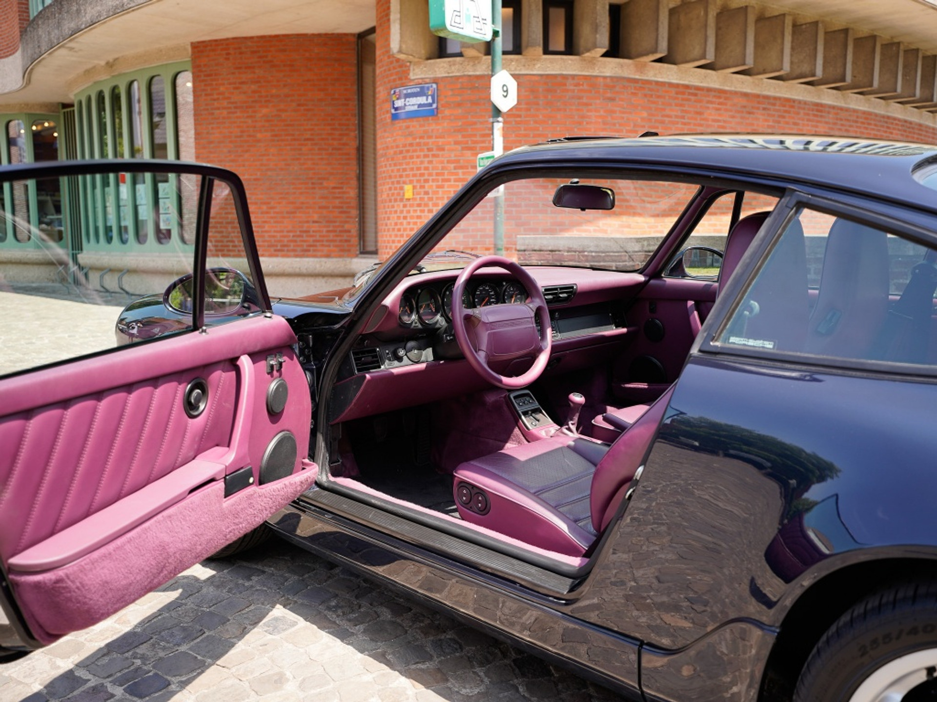 43511168-18.jpg