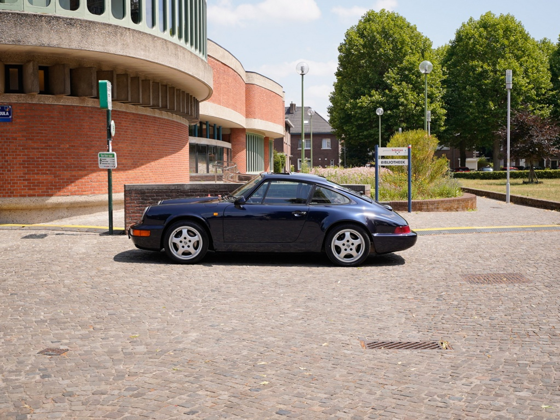 43511168-5.jpg