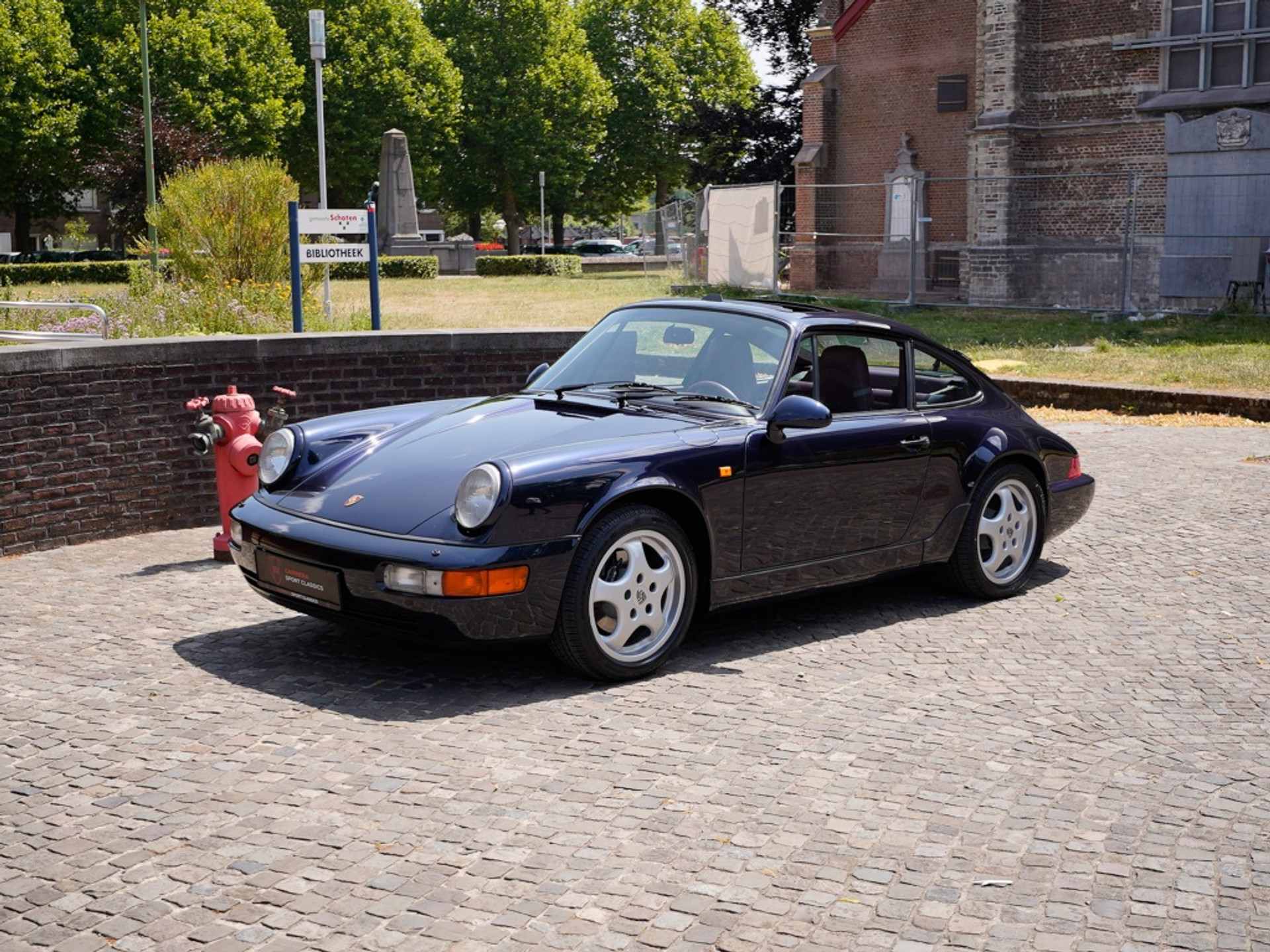 43511168-7.jpg