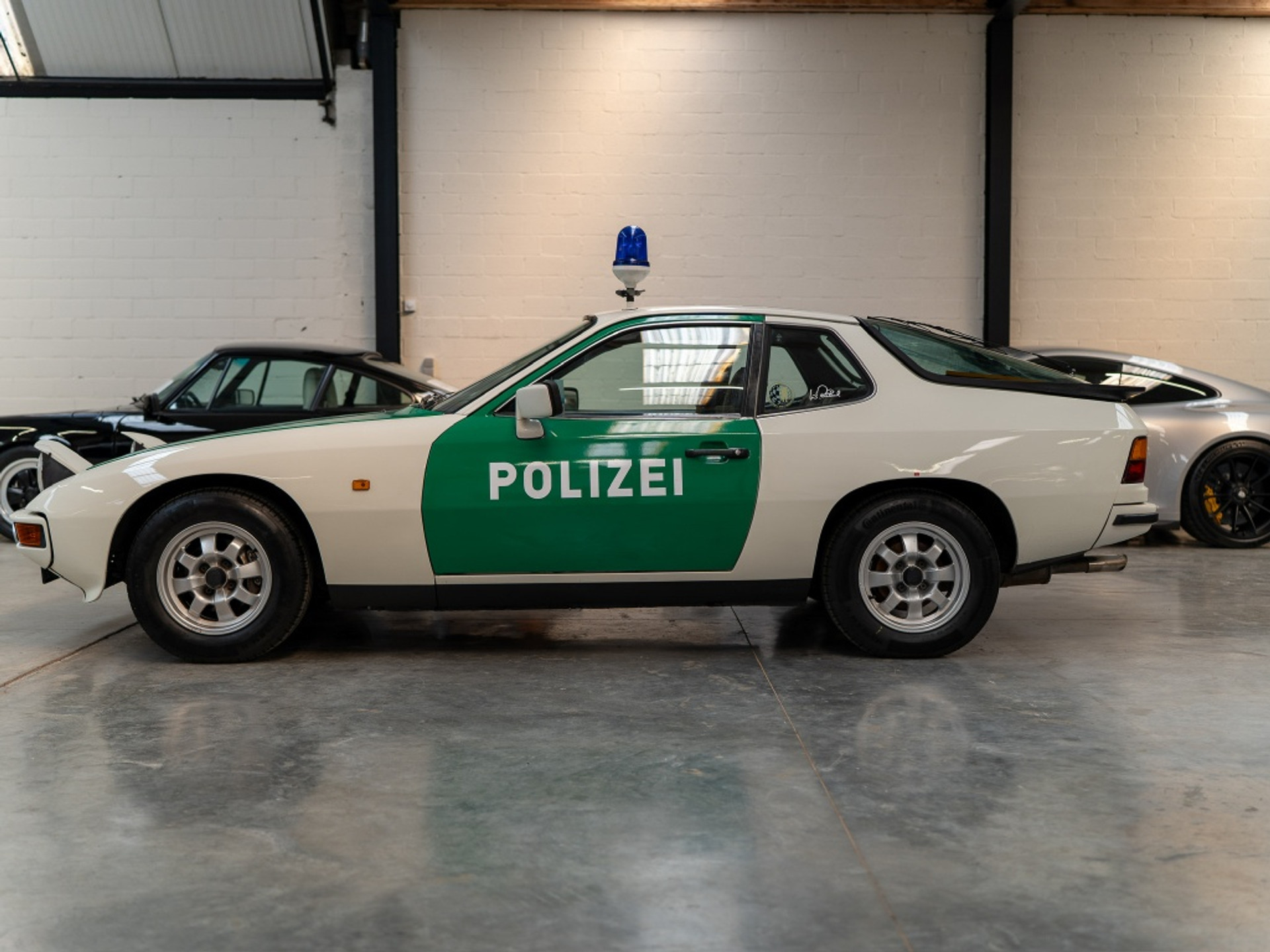 44519337-8.jpg