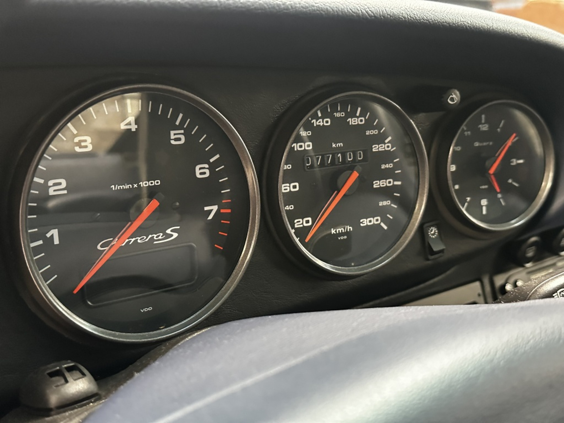 47975118-12.jpg