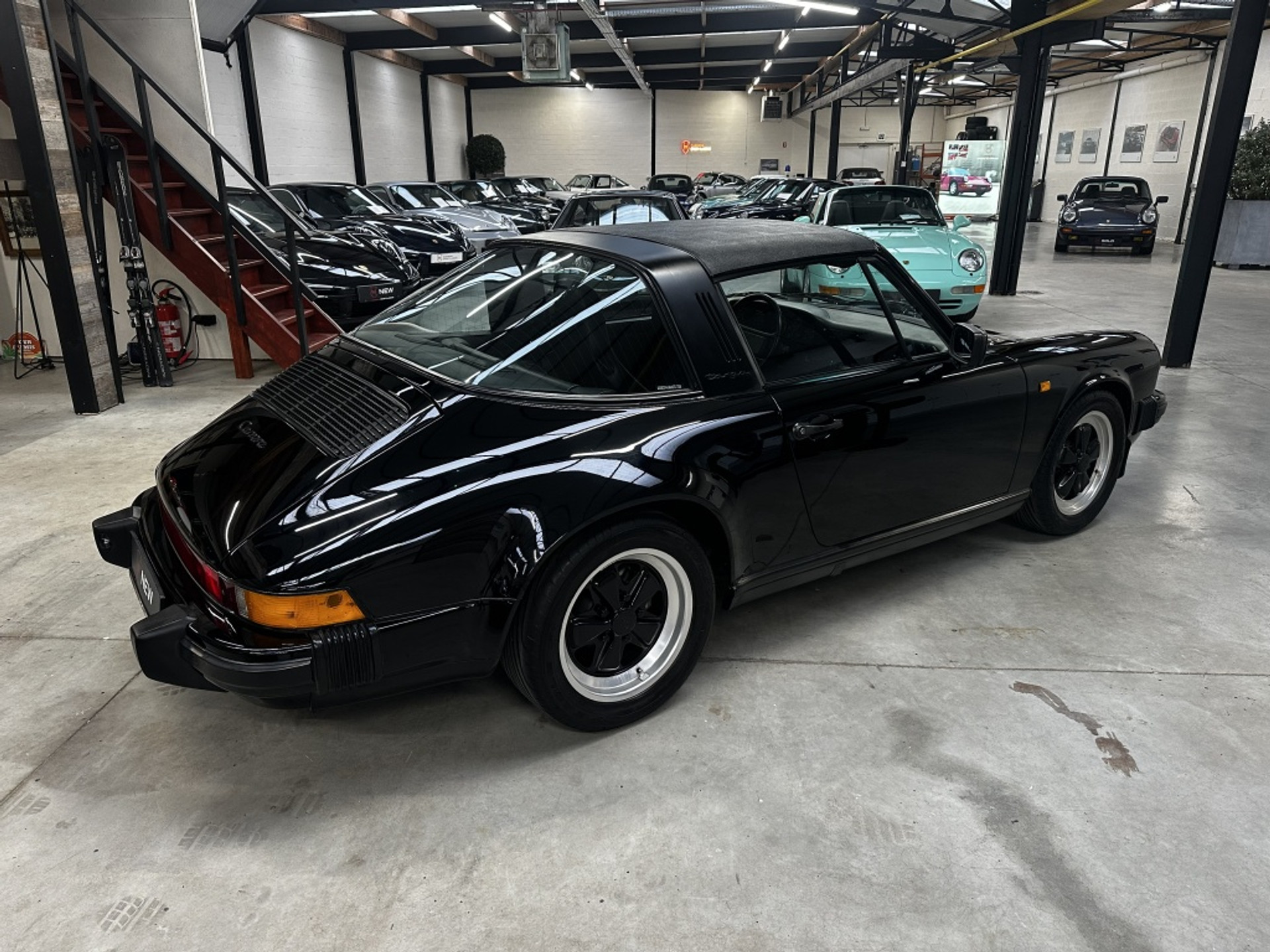 48076830-2.jpg