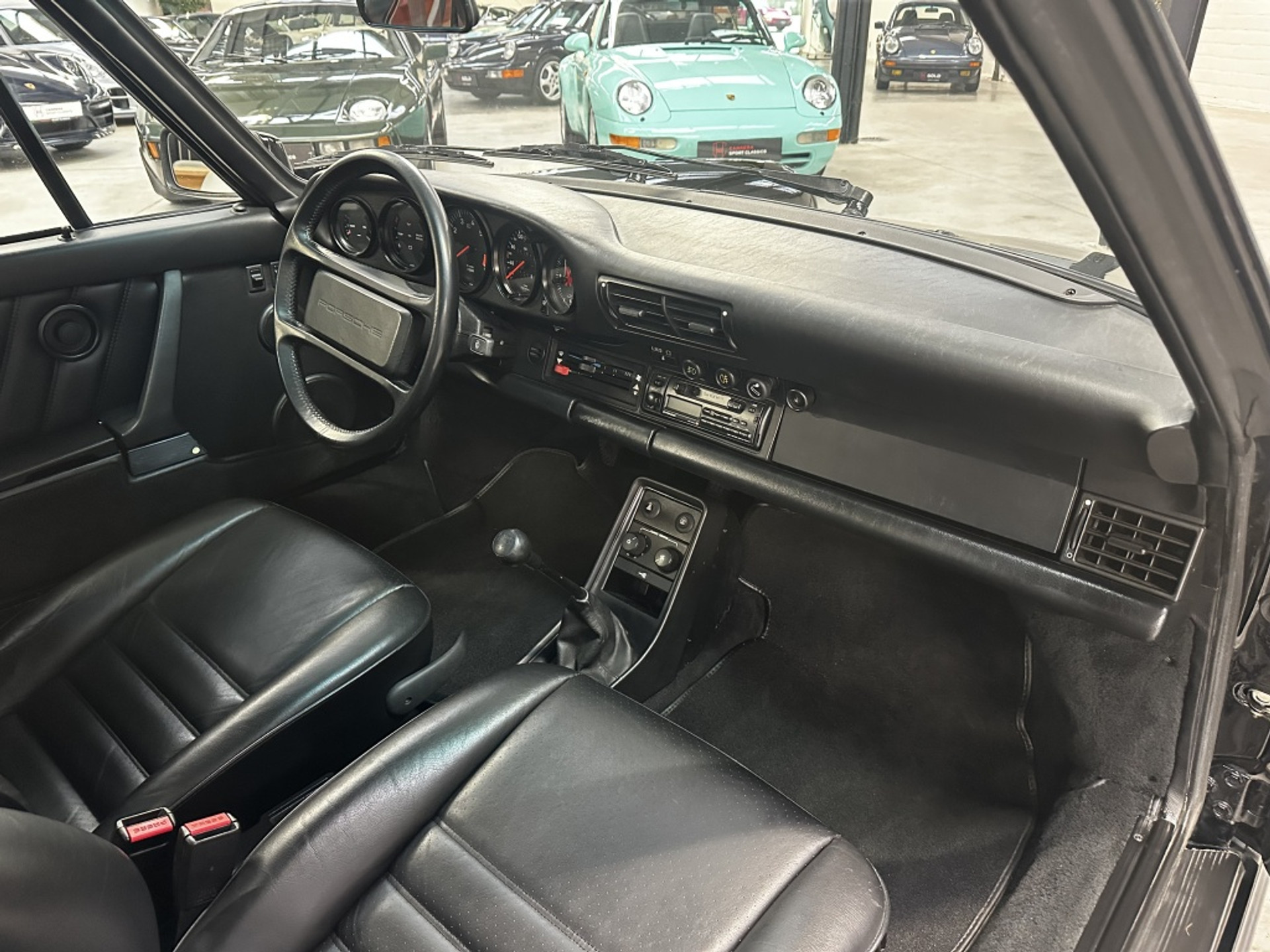 48076830-4.jpg
